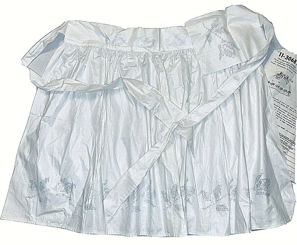 Vtg Apron 1966 Lee Wards Kit Cotton Chintz Stamped Cross Stitch Thread Included